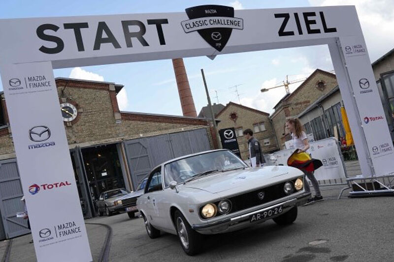 Über 50 Mazda Klassiker bei der ersten Mazda Classic Challenge