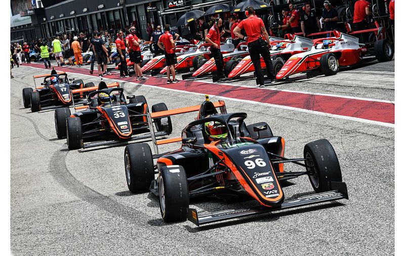 Die italienische Formel 4 an der „University of Motorsport“: In Belgien gehen 38 Autos mit Abarth-Antrieb an den Start