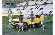 Juventus FC präsentiert zur Markteinführung ein spezielles Jeep® Avenger Trikot